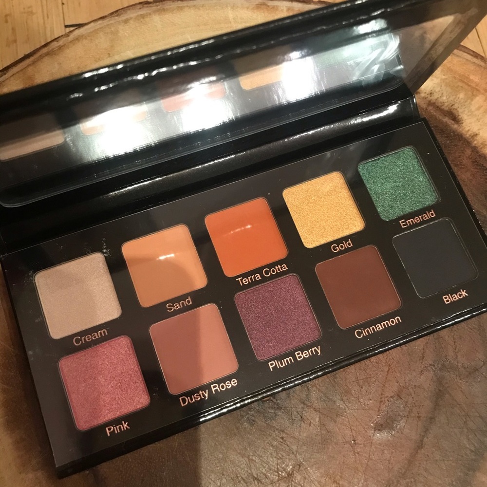 💕 Violet Voss Essentials Eyeshadow Palette